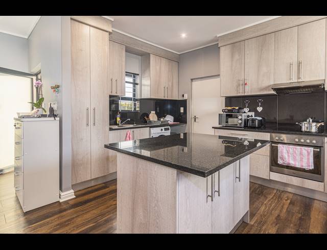 3 BEDROOM FREEHOLD FOR SALE IN PARKLANDS NORTH